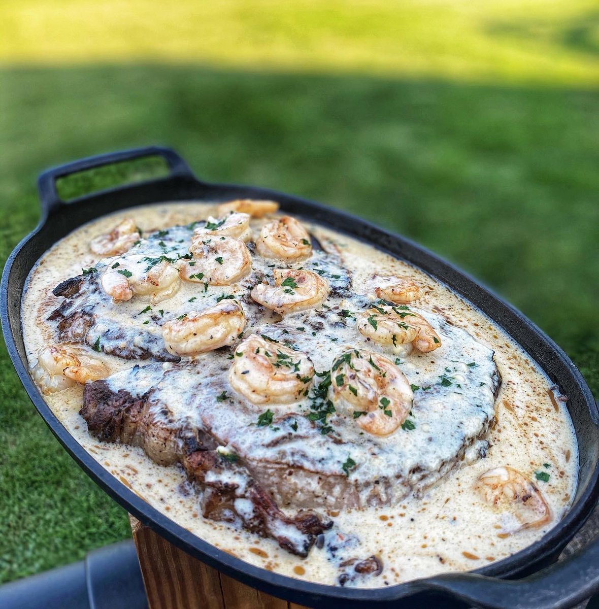 GrillDaddyJG's tweet photo. Grilled Ribeye on my @biggreenegg and smothered in a Creamy Garlic Shrimp Sauce!  This is a must have ASAP!
#bgenation #biggreenegg #bgeteamgreen #bbqlife #bbq #bbqporn #grilling #food #foodie #foodporn #foodgasm #bbqporn #bbqgasm #eeeeeats #wannabechef #ribeye #beef #cheflife https://t.co/MhoaetzIC3