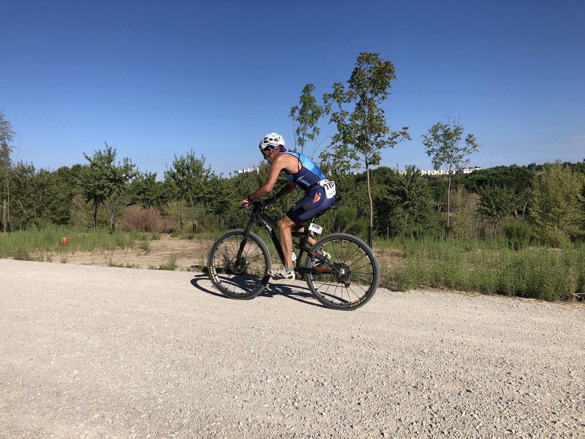 PacoPaniwater's tweet photo. El domingo se disputo el Campeonato de Madrid de Duatlón Cross, primera prueba tras la crisis sanitaria del Covid’ 19 y ahí estuvimos dándolo todo. CD Valdebebas TRI. 
2º clasificado GGEE. Vamos !! 🏃‍♂️🚴‍♂️🏃‍♂️ 💪 https://t.co/F9I7jEIkWL