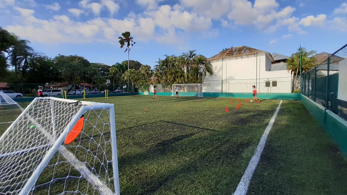 edepfutbol's tweet photo. 🗞 Exitosamente y bajo nuevos estándares hemos dado apertura a nuestras actividades en la nueva sede @BlueJackTar  en Playa Dorada. 
Con estricto cuidado y cumpliendo distanciamiento físico los jugadores han realizado circuitos individuales. https://t.co/T78m4id9jv