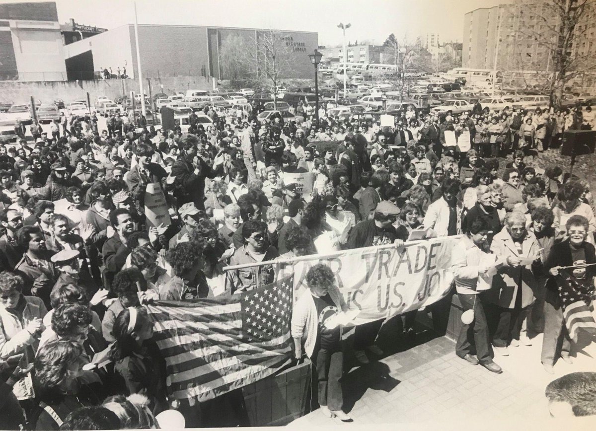 SteveStycos's tweet photo. 📷: From my union days, a demonstration outside a textile factory in downtown Pawtucket. https://t.co/ebMIy356s1