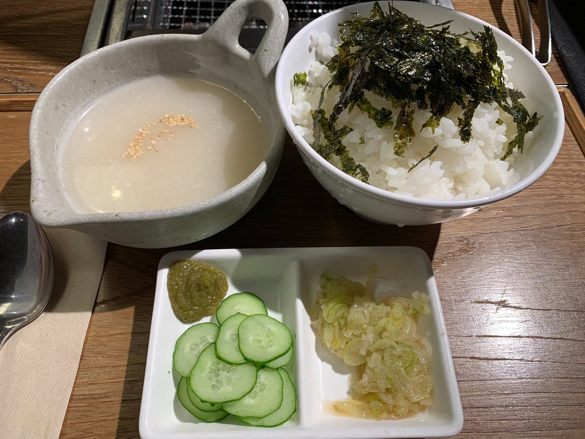 Dragon على تويتر 新橋駅近くの焼肉ライクさん 先月から店舗限定の朝定食を始めていて 今朝の出社前にここで朝食 朝っぱらから焼肉 もアレなので最も安い 冷やし牛だし茶漬けセット を選択 ご飯大盛りで税込み260円 牛肉は入ってないけど あくまで だし