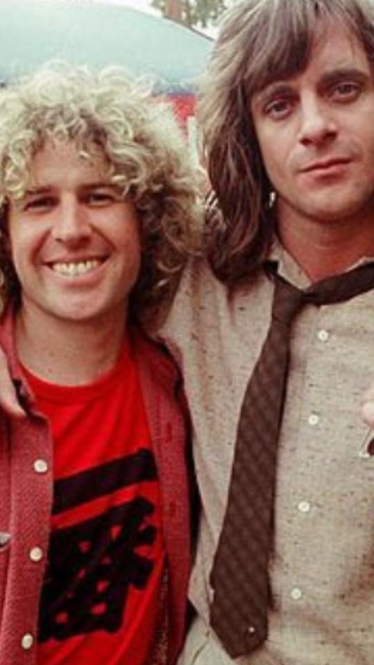 livepredictor's tweet photo. Two SOLID artists I had the opportunity to work with over the years!
#Talented #Music #Hagar #Money #GoodGuys https://t.co/yiwhcYd5H5