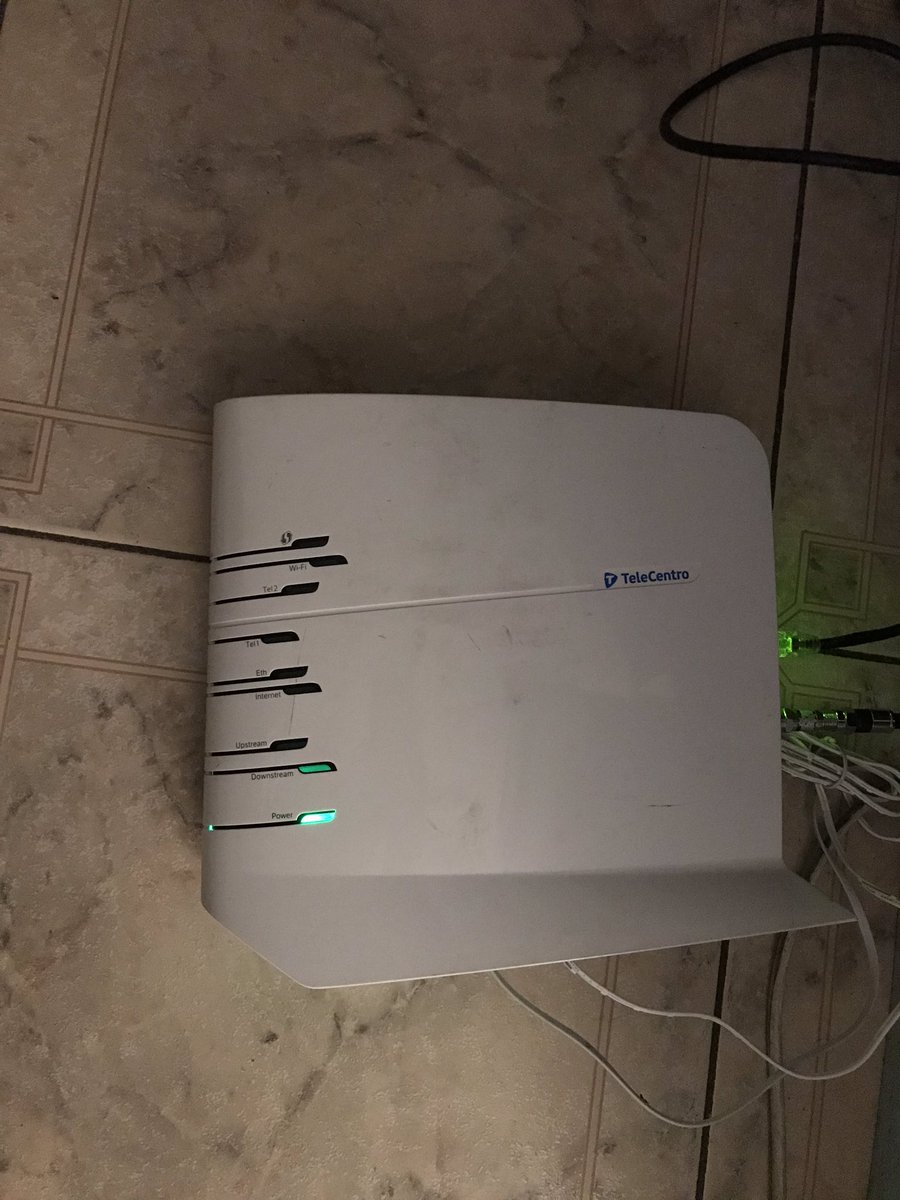 mbarvie's tweet photo. Este es el módem que instalaron hoy, hace exactamente 4 horas, de verdad es para romperles todo. Hasta cuando hay que aguantar esto? Ni 4 horas duro con todo lo que se les paga! LADRONES! @TeleCentroAyuda @TeleCentroAr https://t.co/vat85UubHz