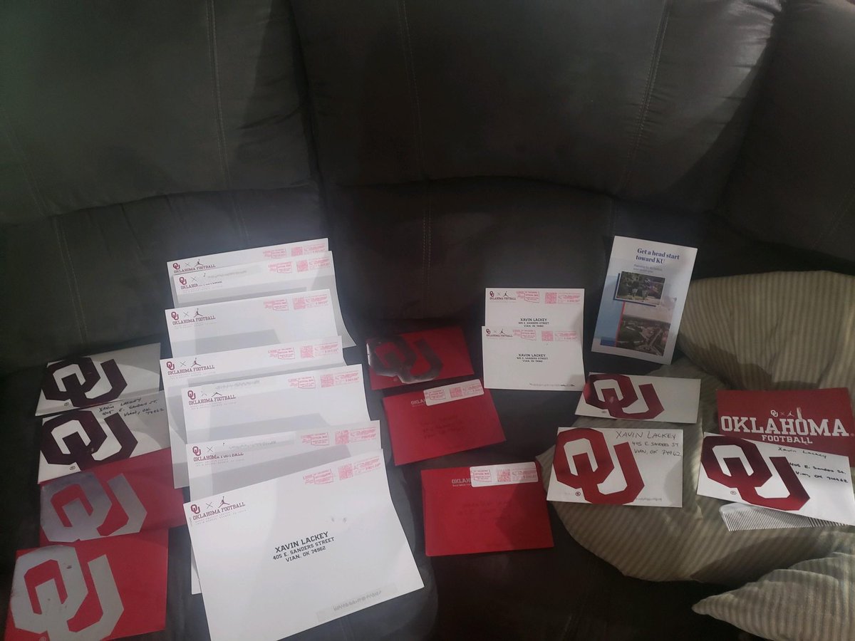 Thank you Sooner football for all the love <a href="/LincolnRiley/">Lincoln Riley</a> <a href="/AnnieHanson_/">Annie Hanson</a> <a href="/CoachBOdom/">Brian Odom</a> @OU_CoachGundy <a href="/OU_Football/">Oklahoma Football</a> #OUDNA #BoomerSooner