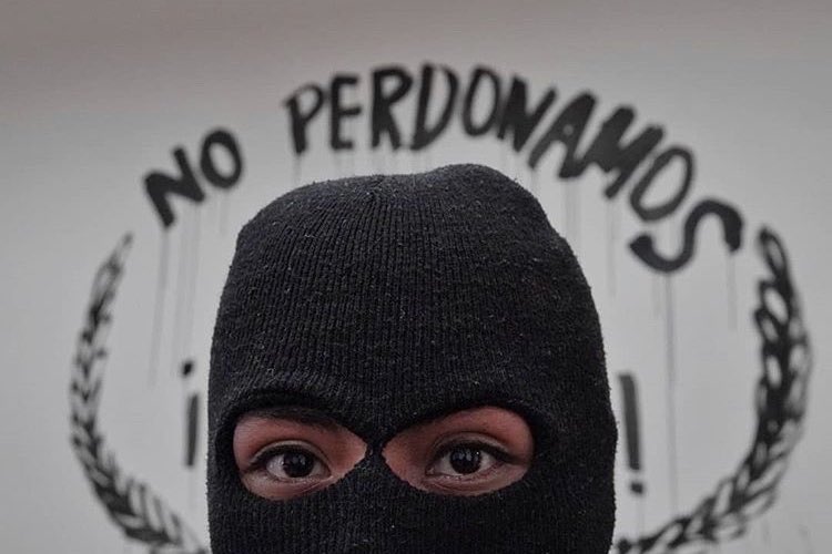 Andalalucha's tweet photo. The mothers, sisters and friends of victims of gender violence in Mexico have taken over the  National Commission of Human Rights saying they have done nothing to resolve women's kidnappings, murders, abuses and disappearances. Powerful photos by Mexican Photographer @Usagii_ko https://t.co/PIlqkGkxbI
