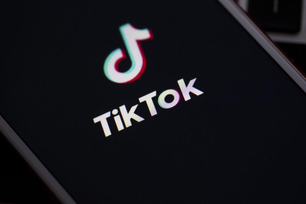 STynesideAB's tweet photo. IMPORTANT: It has been brought to our attention that a very graphic and disturbing video of an individual sadly taking their own life is being widely shared and circulated on the social media site and app @tiktok_uk #TikTok 

1/4
#InternetSafety https://t.co/eHULtumzQv