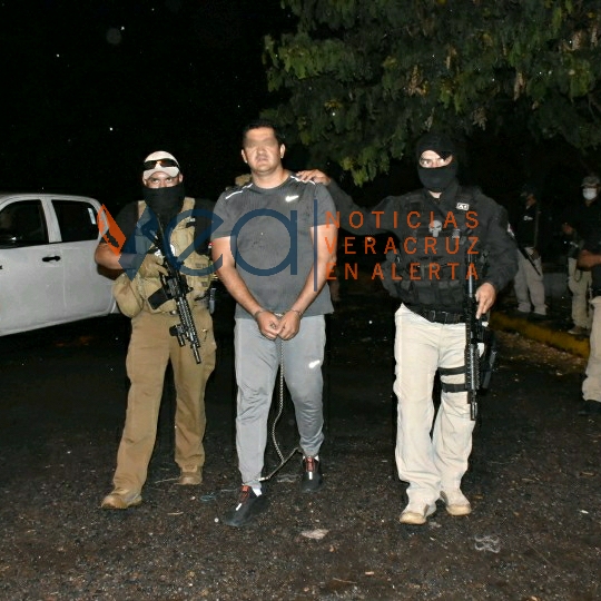 VerEnAlerta's tweet photo. VIGILANCIA TOTAL AL “COMPA PLAYA” EN EL PENALITO 

Al ser considerado un delincuente de alta peligrosidad, la Policía Naval mantiene bajo resguardo en una celda del Penalito a Itiel "N", alias “El Compa Playa”.

Con información de Manuel Monroy 

#Veracruz #CompaPlaya #VEAInforma https://t.co/DLOqqWNhXc