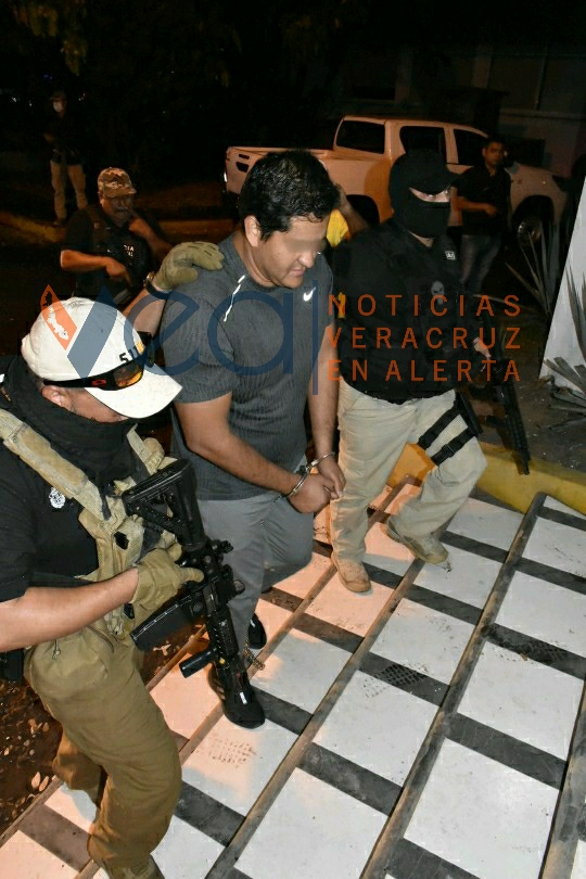 VerEnAlerta's tweet photo. VIGILANCIA TOTAL AL “COMPA PLAYA” EN EL PENALITO 

Al ser considerado un delincuente de alta peligrosidad, la Policía Naval mantiene bajo resguardo en una celda del Penalito a Itiel "N", alias “El Compa Playa”.

Con información de Manuel Monroy 

#Veracruz #CompaPlaya #VEAInforma https://t.co/DLOqqWNhXc