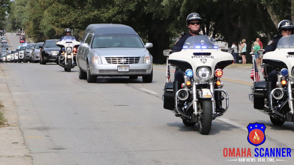 Flags are ordered to half staff, mourning bands are added to officers badges as a hero is escorted back home to Lincoln. 🇺🇸😢🚔🐾