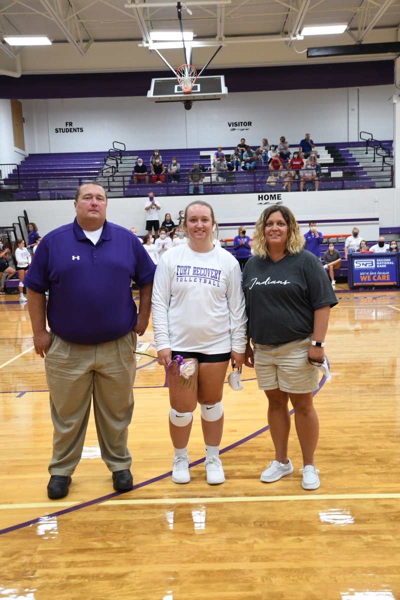 kimbettwend12's tweet photo. FRHS - Volleyball Senior Night, 9/1/2020.  
#1kierrawendel.  
#10paigefortkamp. 
#20hopewendel. 
#StrongerTogether🏐💜. https://t.co/UROZE3IOQb