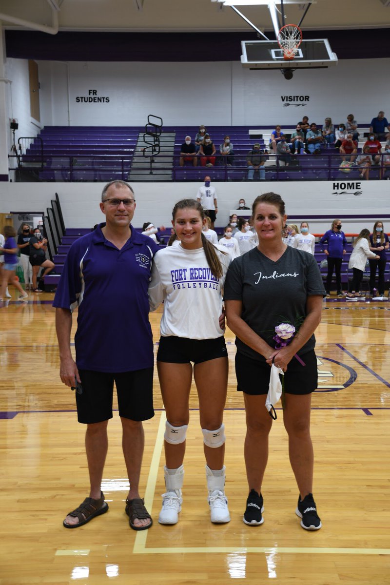 kimbettwend12's tweet photo. FRHS - Volleyball Senior Night, 9/1/2020.  
#1kierrawendel.  
#10paigefortkamp. 
#20hopewendel. 
#StrongerTogether🏐💜. https://t.co/UROZE3IOQb