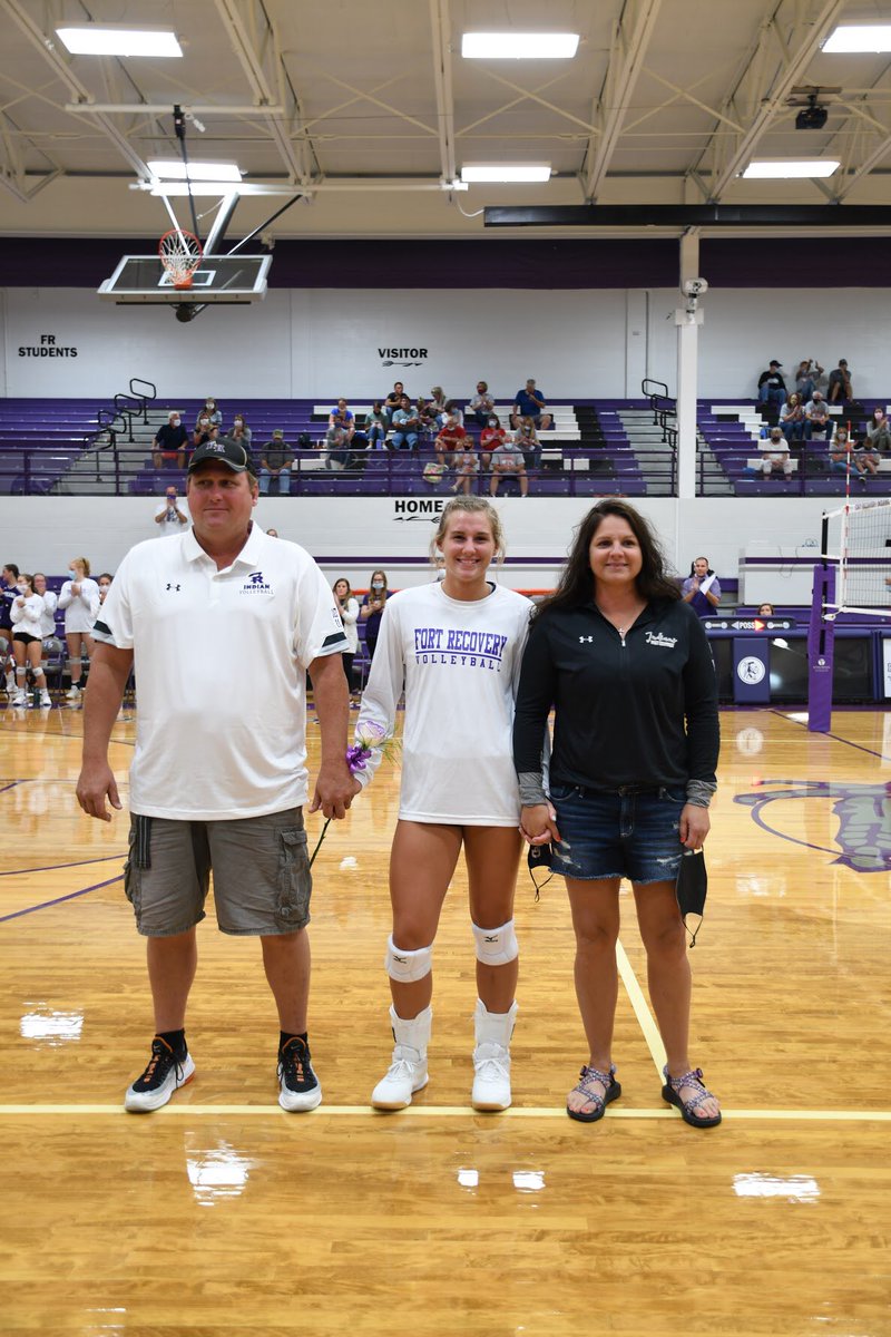 kimbettwend12's tweet photo. FRHS - Volleyball Senior Night, 9/1/2020.  
#1kierrawendel.  
#10paigefortkamp. 
#20hopewendel. 
#StrongerTogether🏐💜. https://t.co/UROZE3IOQb