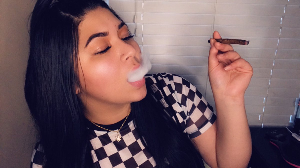 yahighnessx's tweet photo. Smoke good weed with a bad bitch🤪 https://t.co/n6rCg2LTJF