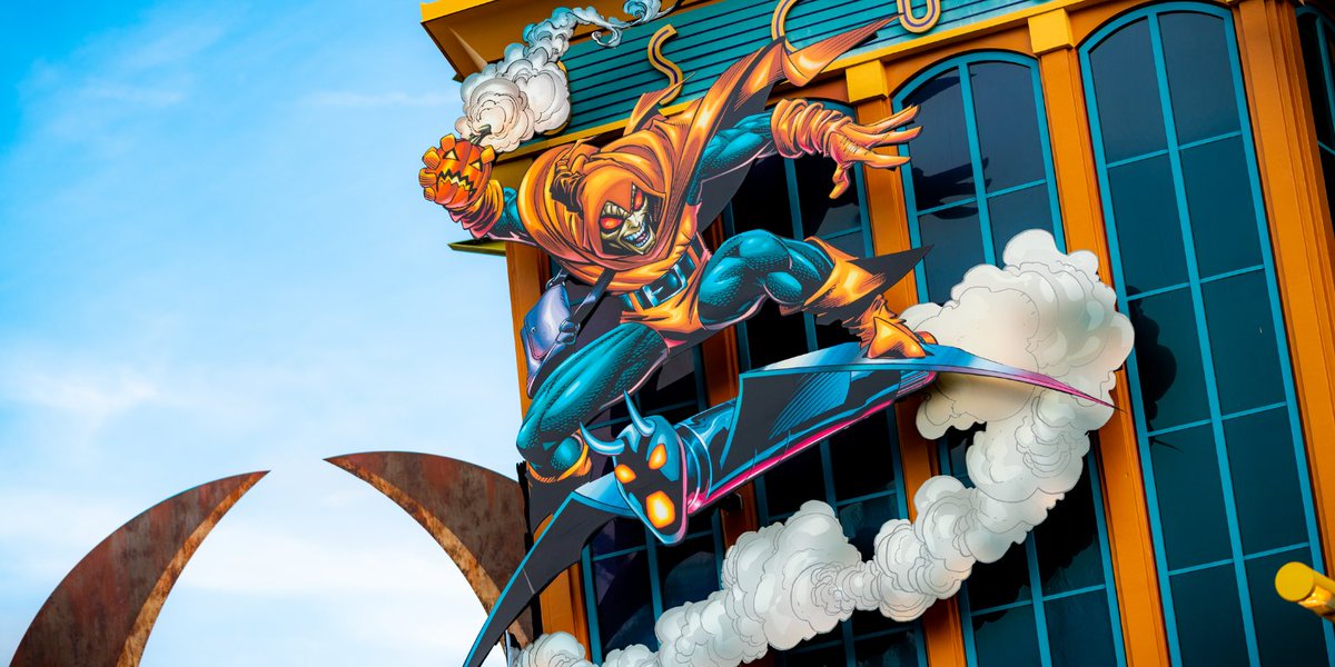 We like to imagine that Hobgoblin’s pumpkin bombs smell like HHN fog. 🎃