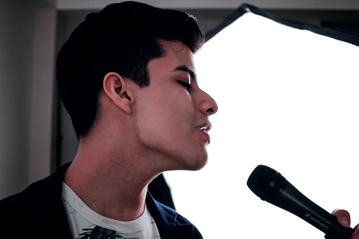 DwaightDick's tweet photo. Te canto en mi mente y te canto a escondidas por qué cuando no puedo verte ni escribirte te canto en mi corazón. https://t.co/js4YousST7