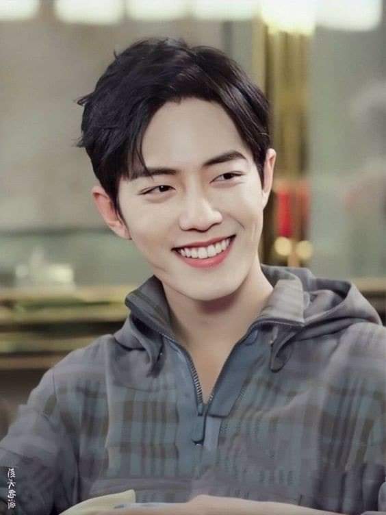 TheUntamedLati2's tweet photo. Día 02:
¿Qué fue lo primero que te gustó de XZ?
Desde el segundo 1 que lo vi: Wowww que hermosa sonrisa, es tan cálida que es imposible no sonreír junto a el, quiero verlo sonreír mucho tiempo, siempre que lo veo sonreír tengo una sensación cálida y feliz 
#29dayswithxiaozhan
~🌙 https://t.co/mc9nHK068O