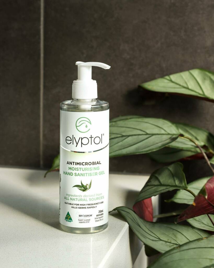 Elyptol's tweet photo. Our natural &amp; award winning Antimicrobial Hand Sanitiser Gels are formulated to sanitise and moisturise 🙌🏼🌿🙏🏼

Shop Now 🛒 
⭐️ Free shipping on AUD orders over $40 ⭐️ 

 #staysafe #natural #healthyskin #cleanhands #handsanitisers #homeessentials #eucalyptusoil https://t.co/XIysJby6Jm
