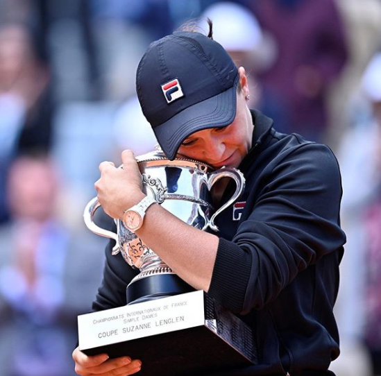 MarkGottlieb's tweet photo. World number one @ashbarty confirms she won't defend her #FrenchOpen title. Massive news. #Tennis https://t.co/UUaj5rqWx6