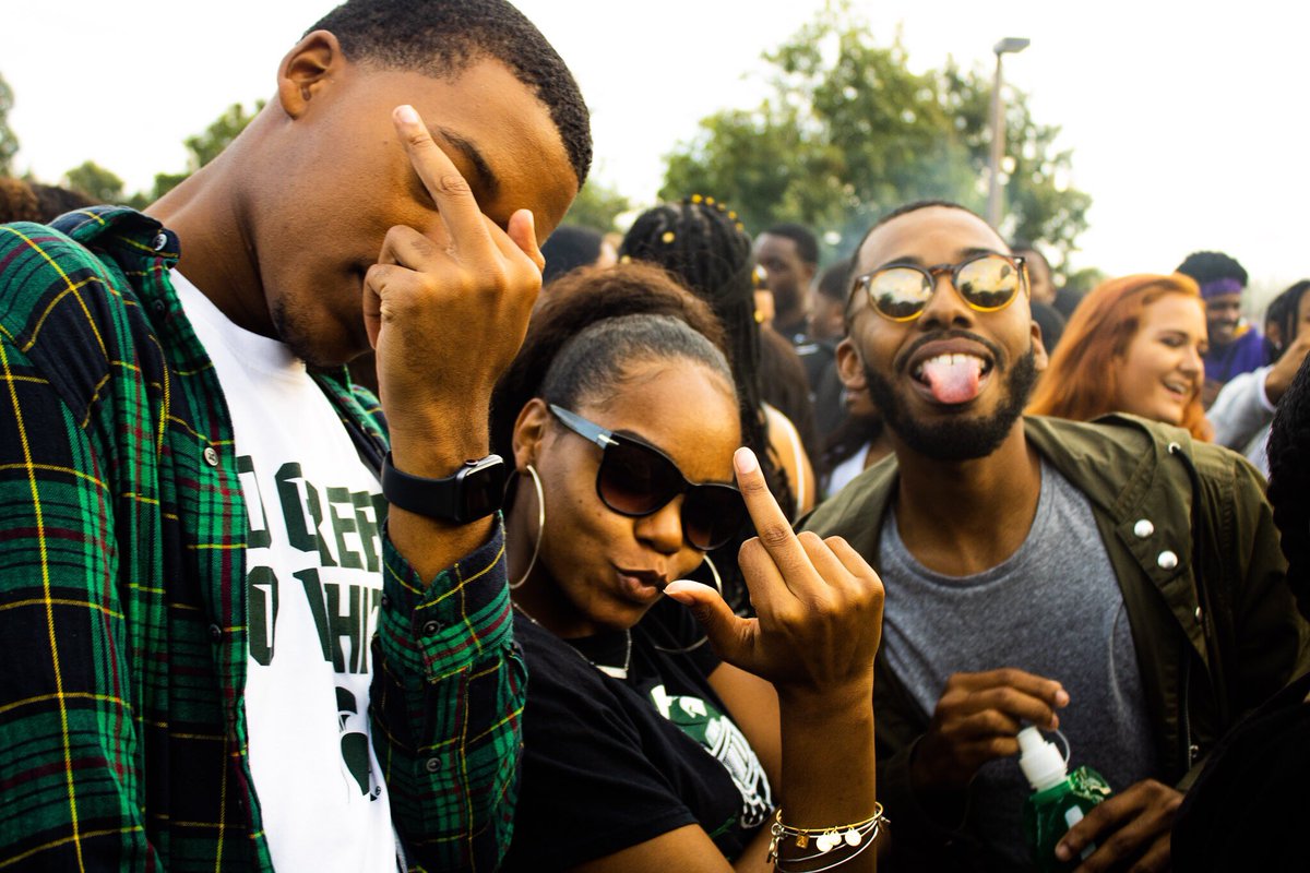 100Yrs_Jt's tweet image. Last year on this day I took pictures at the tailgate vs WMU 🤧💚 #GOFUCKINGGREEN