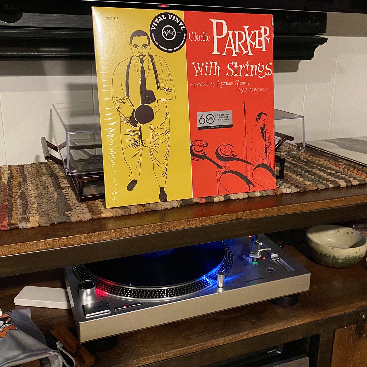 CMoneyKS's tweet photo. #MondayNightVinyl a new copy using the original sound & design and original tapes on 180g Vinyl #CharlieParker #CharlieParkerWithStrings #Bird #BirdLives #Yardbird #Jazz #BeBop #VitalVinyl #ClefRecords #VerveRecords #1950 https://t.co/tlGkIp1ERa