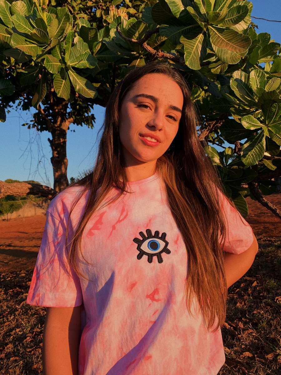 CarolCanellas's tweet photo. oi gente!nessa quarentena eu e minha amigas abrimos um brechó e agora estamos vendendo camisas personalizadas feitas por nós!se tiverem interesse é só ver la no instagram qq.brecho,quem puder compartilhar tmb seremos muito gratas💖e se quiserem acompanhar ainda tem muitas por vir https://t.co/Th8X7SZszU