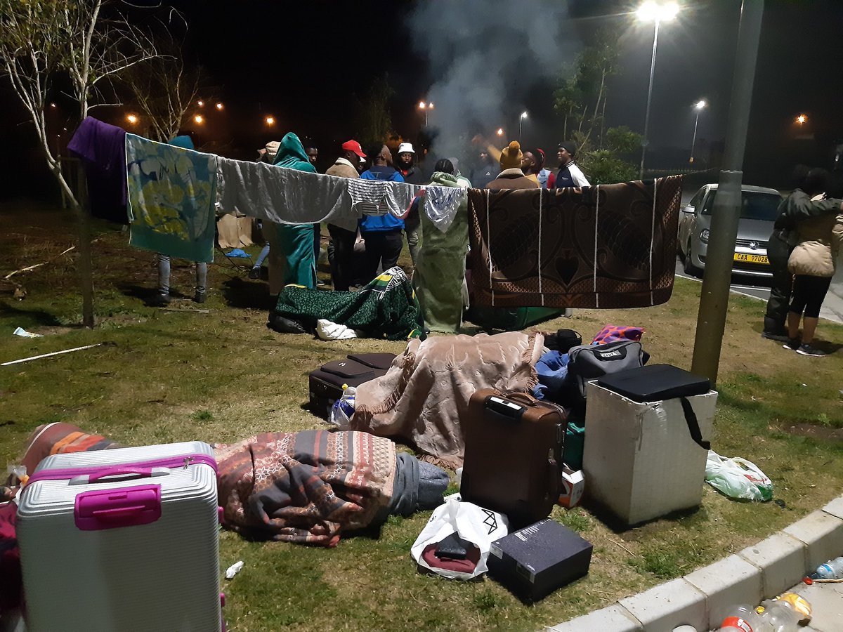 AyabulelaMajavu's tweet photo. xa kunje sithini @CPUT Students sleeping in the street and nothing is being done to change the situation as the management dont even care about students.
@Julius_S_Malema @MbuyiseniNdlozi @FloydShivambu @eNCA
@SABCNews #CPUTMUSTFALL https://t.co/vJ1s4HXfqj