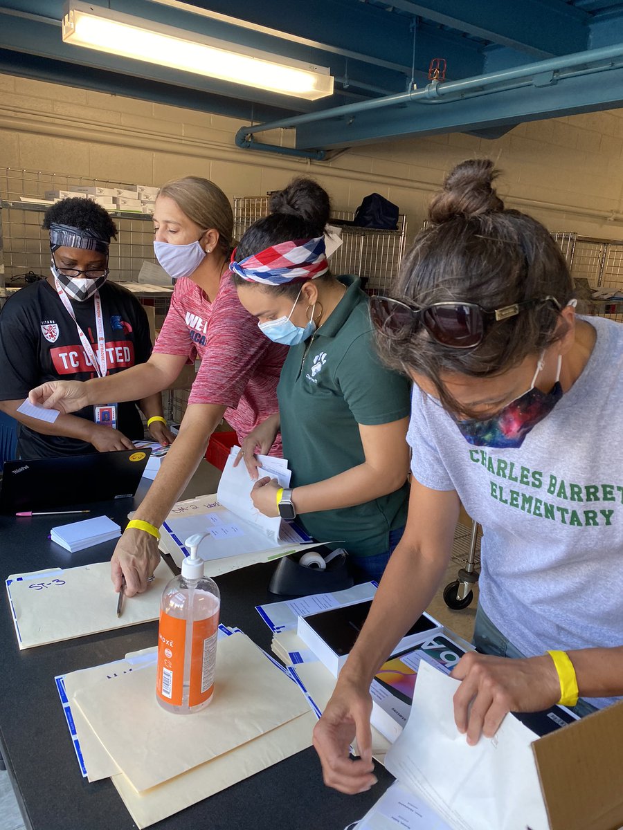 acpstech's tweet photo. In the last week, @acpsk12 handed over 5,000 devices to families. Visit the Family Helpdesk for hours of operation and other support. https://t.co/7SKm9toNQs #acpstechready #connectingourcommunity https://t.co/SyfG7hrAfs
