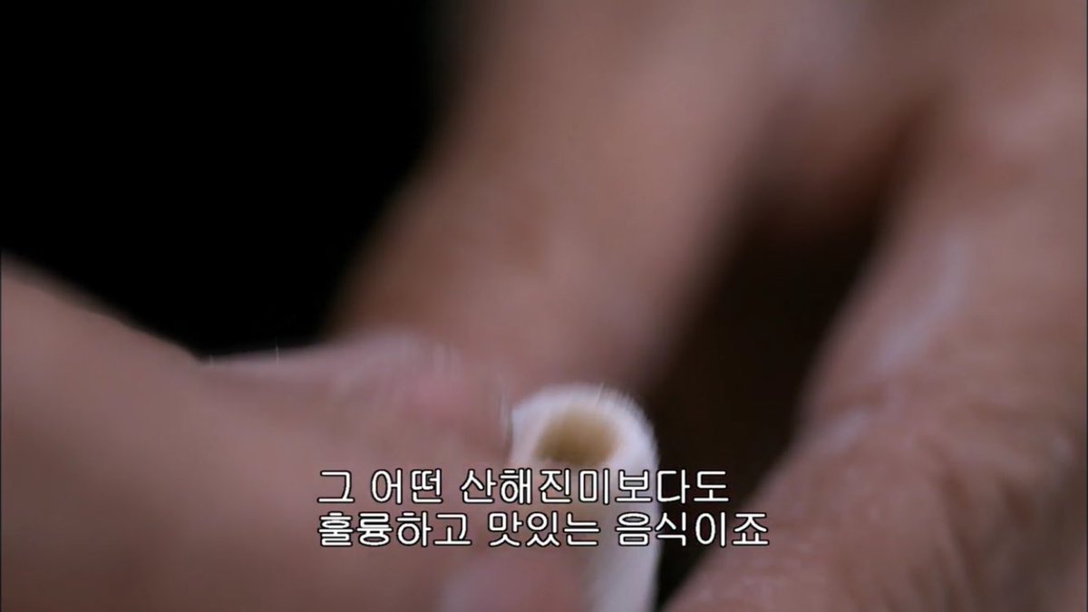 shengxia_summer's tweet photo. 마르고 닳도록 추천 받았던 다큐 <혀끝으로 만나는 중국>을 이제서야 보는 중

음식마다 담겨 있는 이야기도 너무 재밌는데, 그 음식이 대단한 게 아니라 그 지역에서 일상적으로 먹는 것이라 더 좋다! 만두의 의미 너무 만두 같잖아🥟🥟 >> https://t.co/c5bTvfb1bL