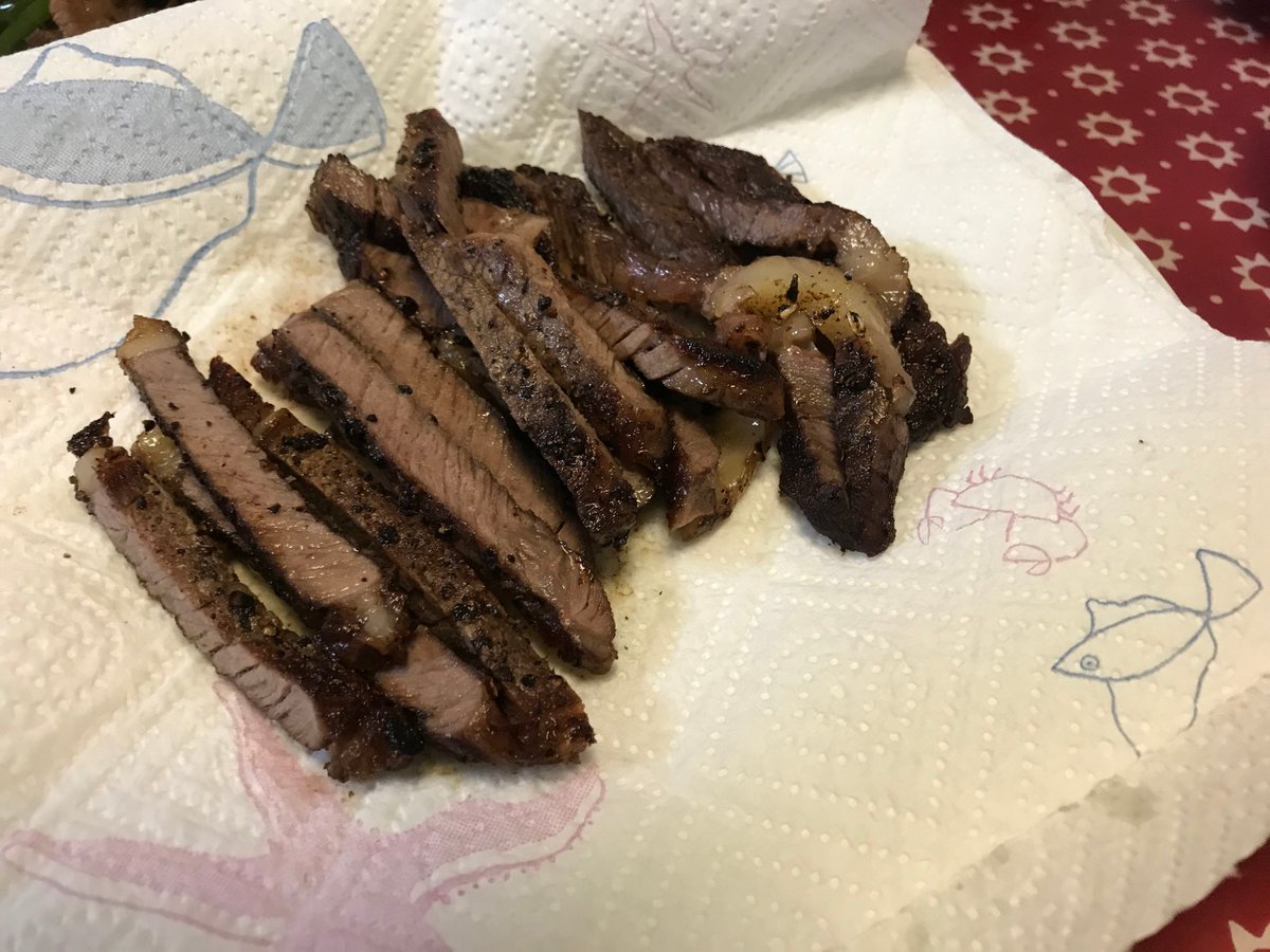 It looked like all the other steaks I cook.Unfortunately, I live in a household that likes there steak cooked well done (like many Chinese people). I did not tell my family that this was the SFF steak, and their feedback was interesting.