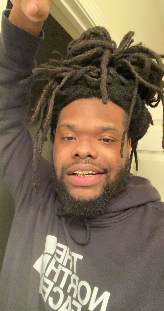 DreadHuncho_'s tweet image. Dreads and Golds 😬🦍 #DownSouf