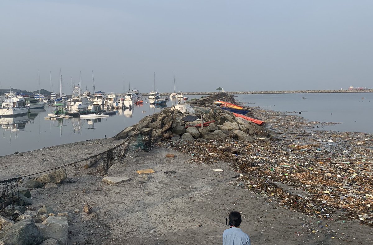 <a href="/jekkipascual/">Jekki Pascual</a> Ayon sa mga residente, tuwing habagat ay inaanod talaga ang mga basura sa baywalk sa Maynila. Galing ang kalat sa iba't ibang lungsod at lalawigan. | via <a href="/jekkipascual/">Jekki Pascual</a>