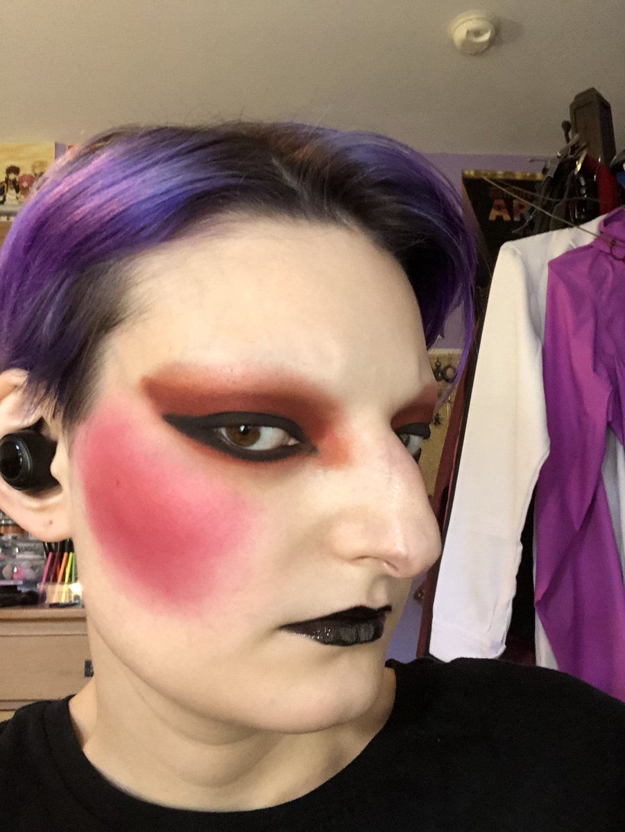 fullfringal's tweet photo. Something very classically goth 
✨🖤⚰️🗡🧛🏻🥀🕷💔✨
#makeup #makeupoftheday #muotd #makeupfirstnegativitylast #makeuplook #makeuplooks #goth #gothgoth #gothmakeup #creativemakeup #makeupisart #makeupismypassion #gothic https://t.co/HvsX9j4Pz5