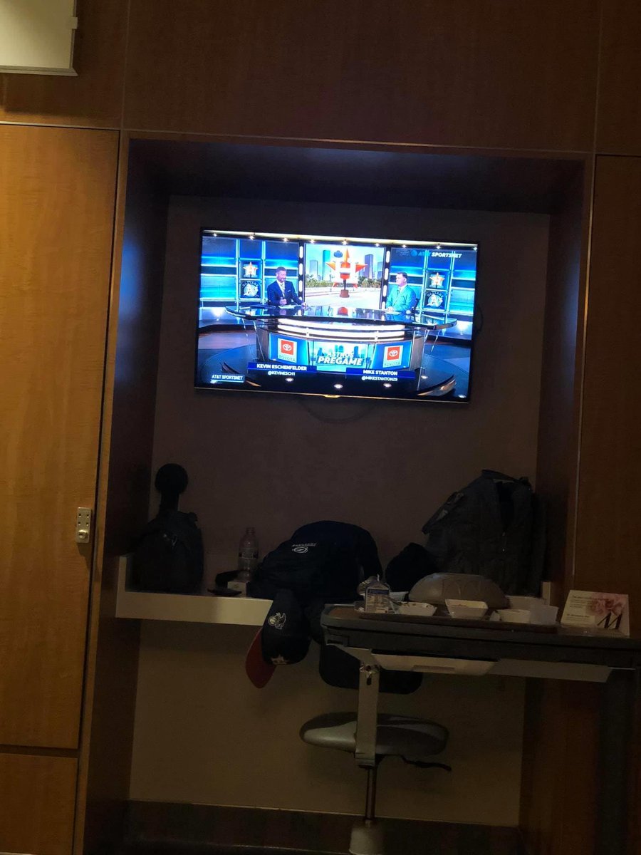 ItsAllAboutDe's tweet photo. @blummer27 My friend Lindsay is currently in labor and getting ready to watch the Astros game tonight. Can she get an on-air shout-out for an easy labor of her future Astros fan, Baby Wesley? #YOUlookatit! https://t.co/fLkglw6J8e