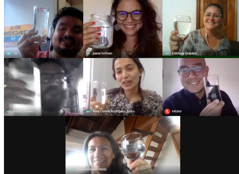 ColombiaNoFrack's tweet photo. #ElMicoDelFrackingSeCayó Celebramos la acción colectiva, la presión social que hoy logró hundir el artículo 210; esperamos que la presión sea aún mayor para obligar al legislativo a volver ley de la república el proyecto de ley de prohibición de explotación de YNC. https://t.co/jOct0l9ixL