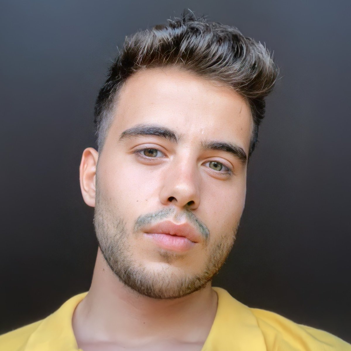 gozleri... cok guzel.
<a href="/furkanyyalcin/">Furkan Yalçın</a>