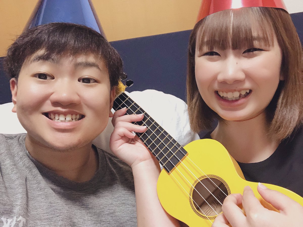 mmm98__'s tweet photo. 昨日朝からソワソワしてどっか行ったと思ったらほんとにウクレレ買ってきてくれた https://t.co/yOp9Kfy8pC