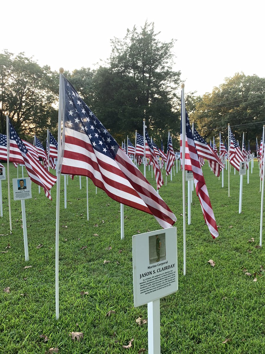 _amberLgibson's tweet photo. Stopped to pay tribute to our fallen Arkansas soldiers. They labored until their last day. Very humbling. I thought about their lives and their families lives walking though the flags. May they never be forgotten! #fallensoliders #arkansas https://t.co/xjc62h9OYm