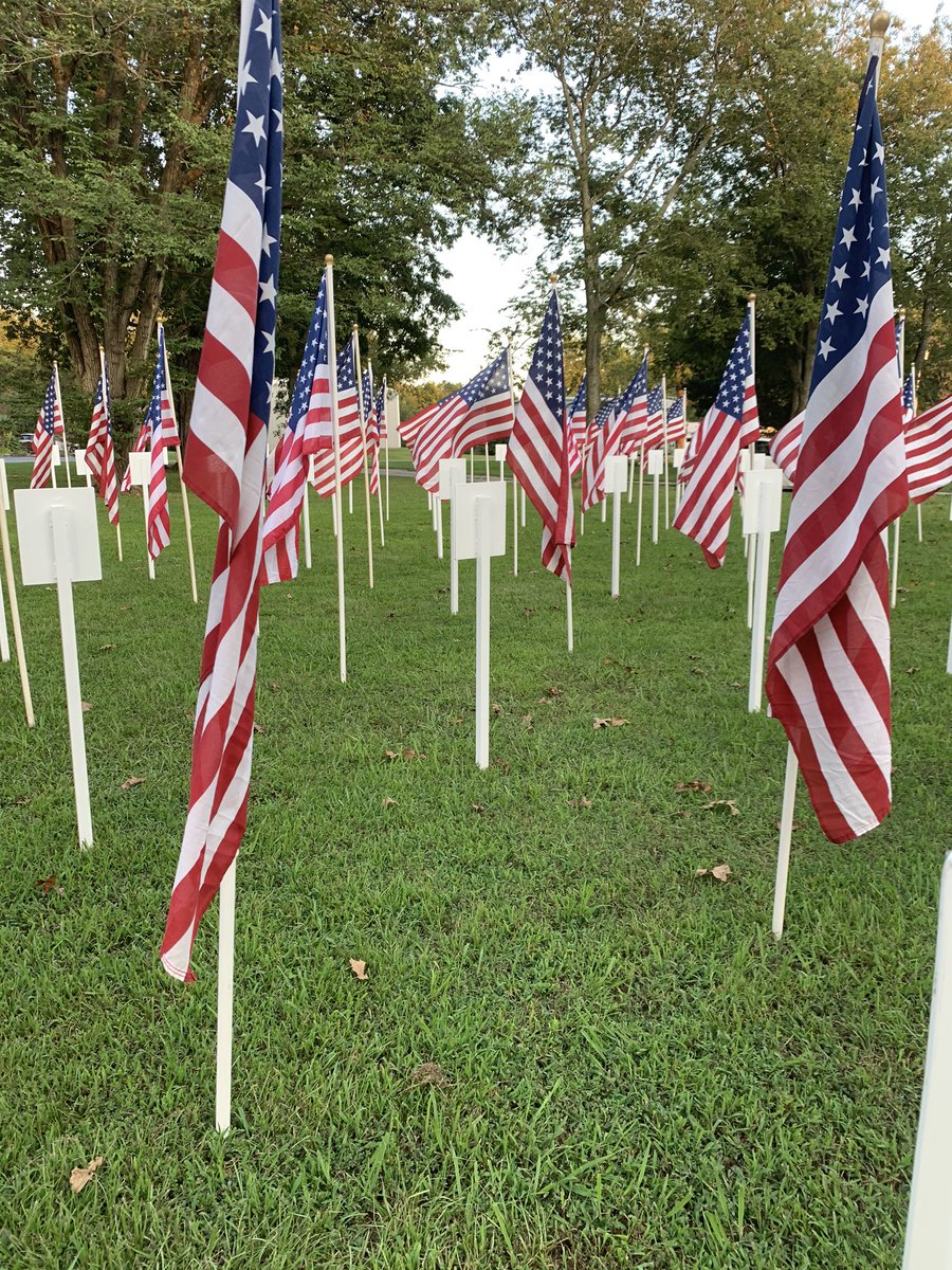 _amberLgibson's tweet photo. Stopped to pay tribute to our fallen Arkansas soldiers. They labored until their last day. Very humbling. I thought about their lives and their families lives walking though the flags. May they never be forgotten! #fallensoliders #arkansas https://t.co/xjc62h9OYm