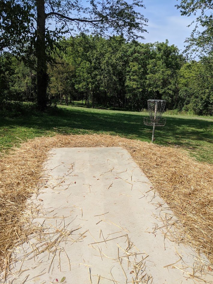 jeremy_a_hodges's tweet photo. Man, these beginner courses are getting a bit ridiculous.
#discgolf #beginners #parone #stillbogeyed https://t.co/FDiWGs5WIi