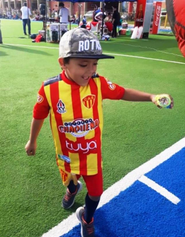 sarmientochaco's tweet photo. ▪️Hoy se conmemora el “Día de la Concientización de la Distrofia Muscular de Duchenne (DMD)”, y en esta fecha tan especial, saludamos a nuestro guerrero Mateo Miérez, jugador de nuestra escuelita de fútbol que tiene esta enfermedad.
¡¡¡FUERZA MATEO!!! 💪❤️💛 https://t.co/WDmYpJSYlp