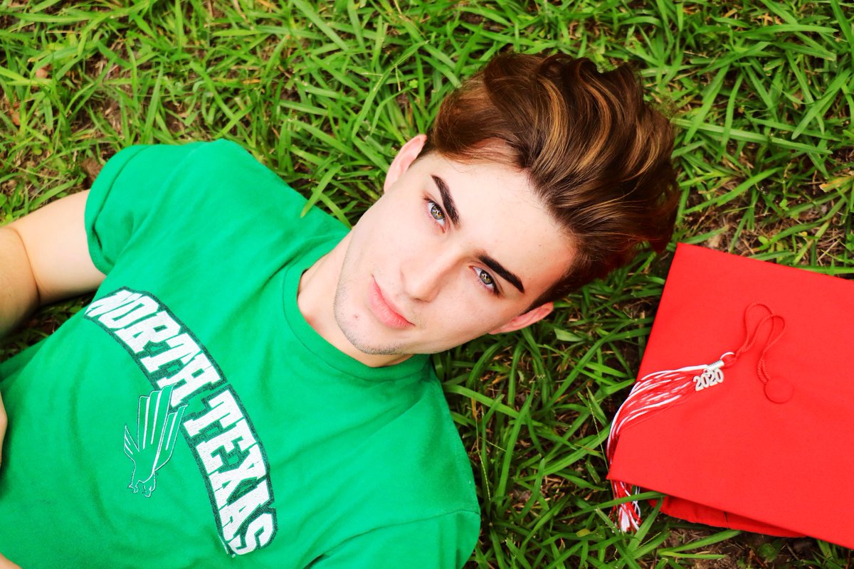 BrenSpears's tweet photo. UNT Roll Call! ✨❤️
Hi! My name is Brenden Markham and I’m studying psychology in the hopes of becoming a child psychologist! I love art, theatre, fashion, and spending quality time with friends/family! I love everyone and I’m excited for the years to come! :^) https://t.co/TUM8BriPPd