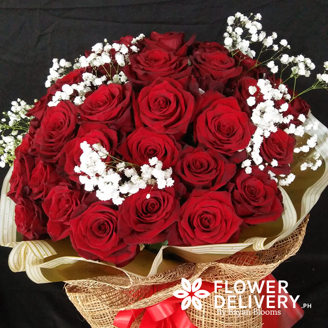 FDeliveryPH's tweet photo. This elegant bouquet of 4 Dozen Ecuadorian Red Roses arranged with white fillers was delivered to Sampaloc, Manila to our client's wife for her birthday celebration, a perfect gift as grand as her. The big smile on her face is quite a sight. #flowerdeliveryphilippines #ecuadorian https://t.co/GFpFIIsoFg