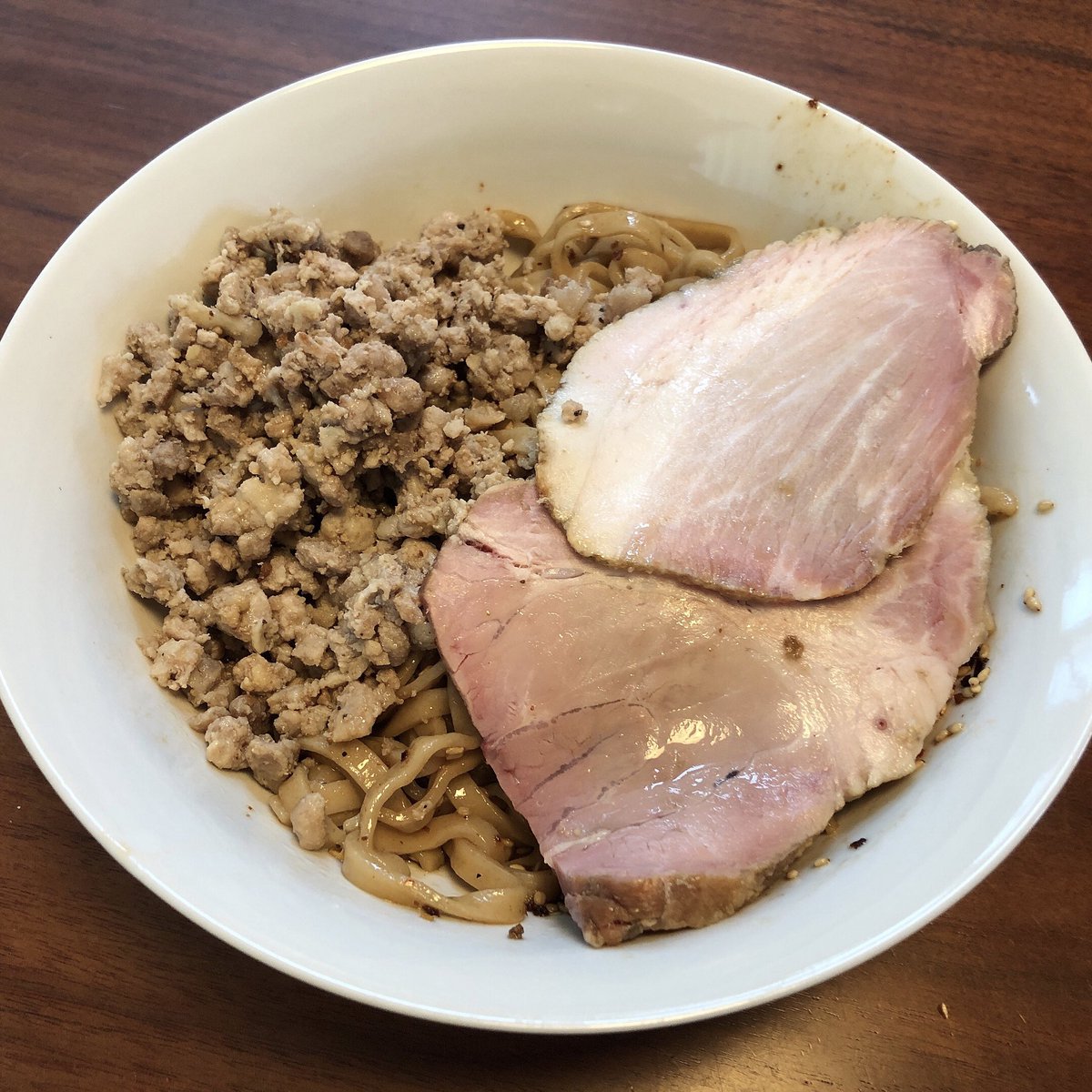 sharkun919's tweet photo. 昨日は久しぶりに『晴耕雨読』さんの持ち帰りをゲット😆
家でこの味が食べれることが幸せすぎる😁なにかが尖がってる訳でもないのにインパクトがあって全てが絶妙に調和されてるのにパンチがある不思議な一杯🌟食べ手のことを最大限に考えられたことが想像出来ます😊
いつもありがとうございます^_^ https://t.co/wfLE4ZnPei