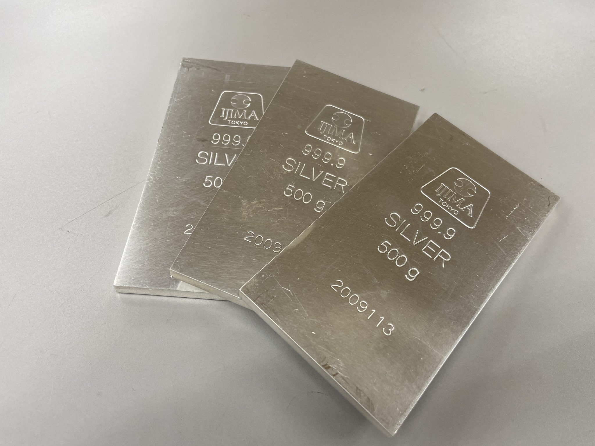 井嶋金銀工業 株式会社 銀500gバーの刻印とサイズをリニューアル致しました 銀 銀地金 銀インゴット Ag インゴット 銀バー Agバー 純銀 純銀地金 シルバー シルバーインゴット 500gバー