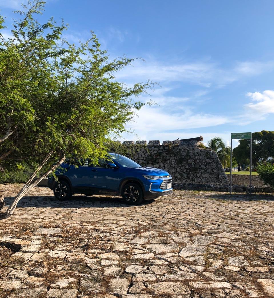 AutosyMas's tweet photo. Nos encontramos en #Bacalar, nuestro #TrackerTrip a bordo de #ChevroletTracker nos está llevando a lugares increíbles como El Fuerte de San Felipe, sus intactas construcciones encierran 250 años de memoria histórica protagonizada por piratas de todo el mundo. #ReactivaMexico https://t.co/opaMJiIUfx