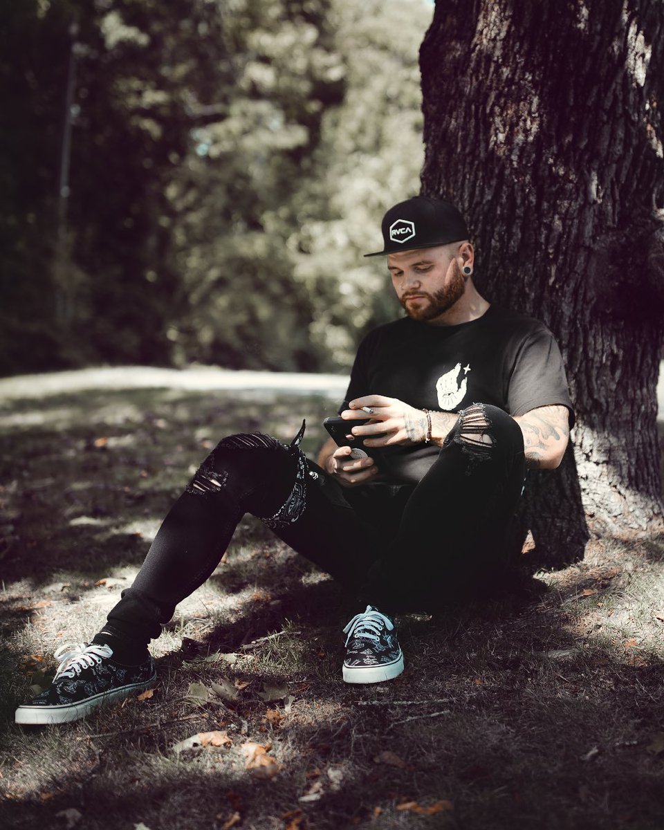 offjayp's tweet image. it’s only Labor Day and these eerie tones already coming in.