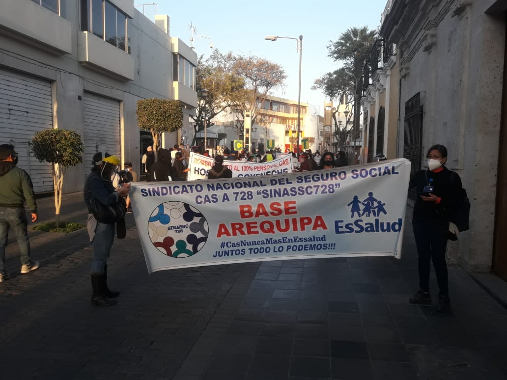 RosaVer13741927's tweet photo. Srs miembros del @TC_Peru nuestra ley 31039  es constitucional ya que gracias a ella nuestras familias tendrán mejor calidad de vida @JulianaOxenford @NicolasLucar @Cuartopoder #CasNuncaMasEnEssalud #Ley31039JusticiaLaboral https://t.co/vm1zqprdkY