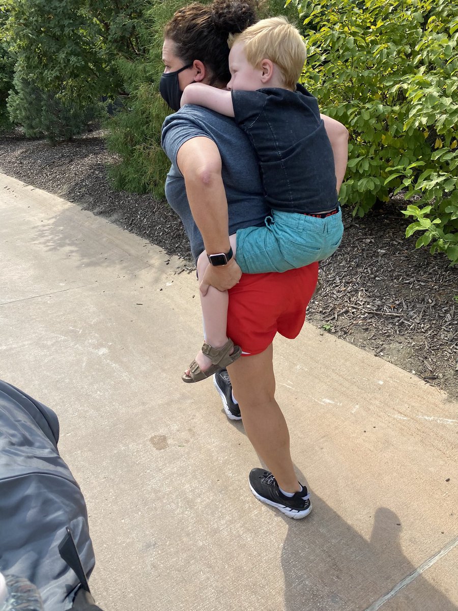 karrie1's tweet photo. Love the day with my grandsons at the zoo! https://t.co/hNwx5wMZko