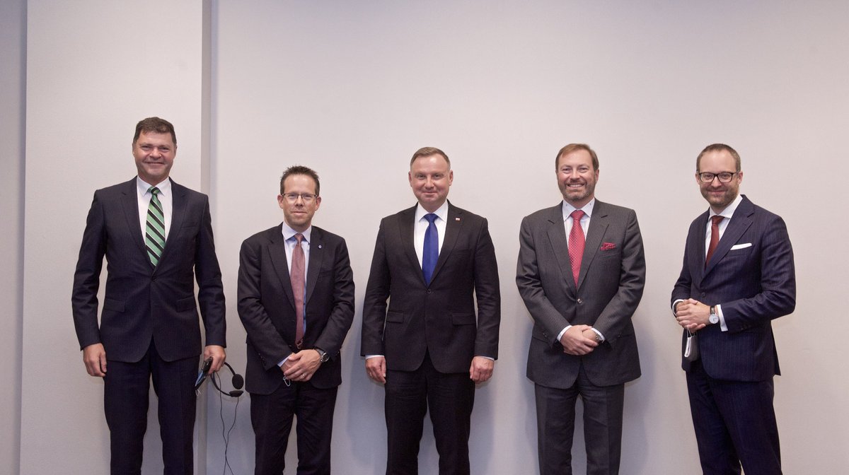 GPW_WSExchange's tweet photo. The #ThreeSeasStockExchanges Conference hosted by the @GPW_WSExchange with @BVB_Ro @prazskaburza @LJStockExchange @bud_exchange #BCPB took place in Kraków on 7 September 2020.
President of the Republic of Poland @prezydentpl @AndrzejDuda was the honorary patron of the event. https://t.co/HJEIJIYzXu