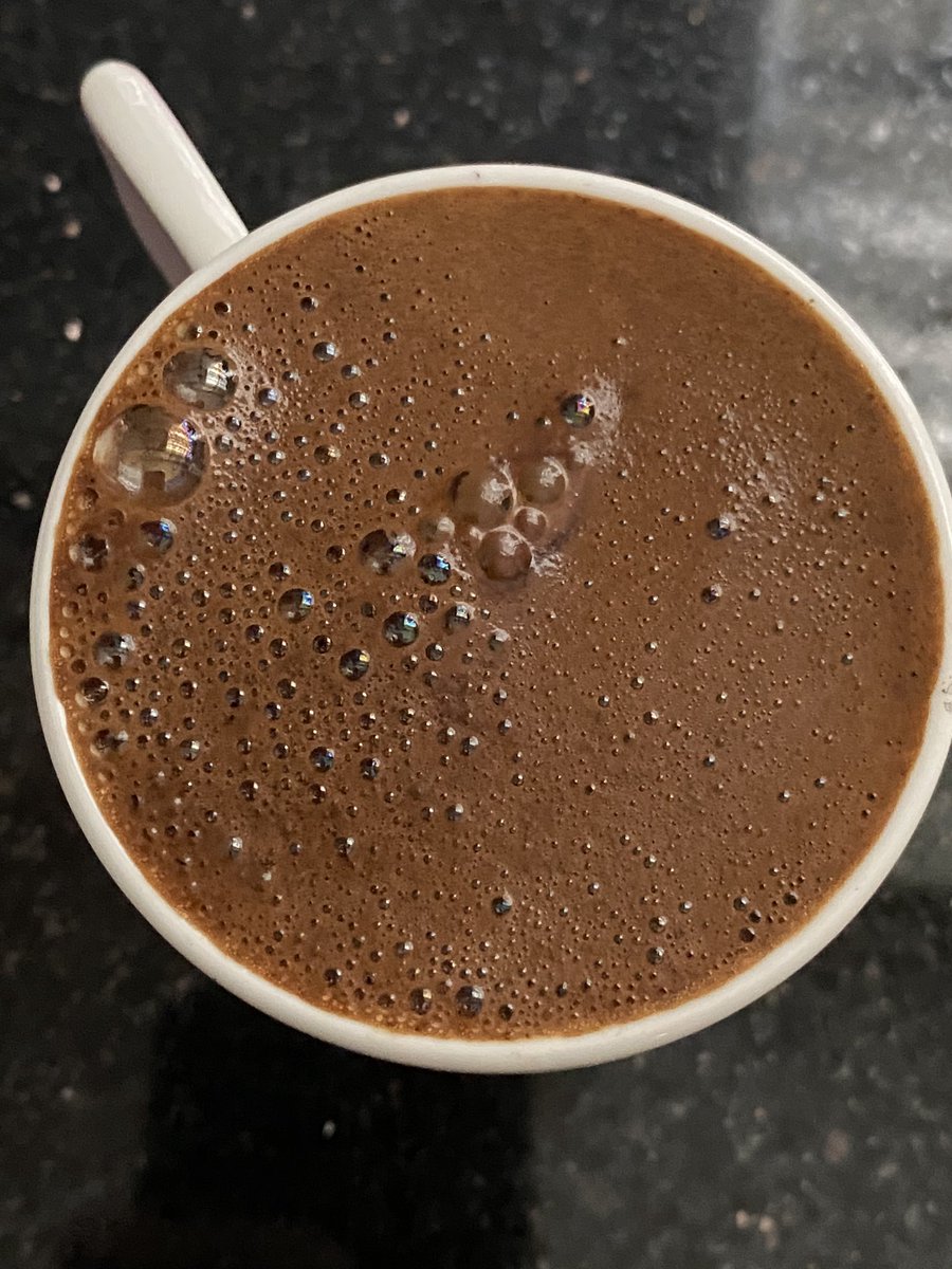 Kimin gözü var üzerimde!!!
Hızlıca kahwemi içip işe gideceğim..
Keyıflı gunler canlar 🧡